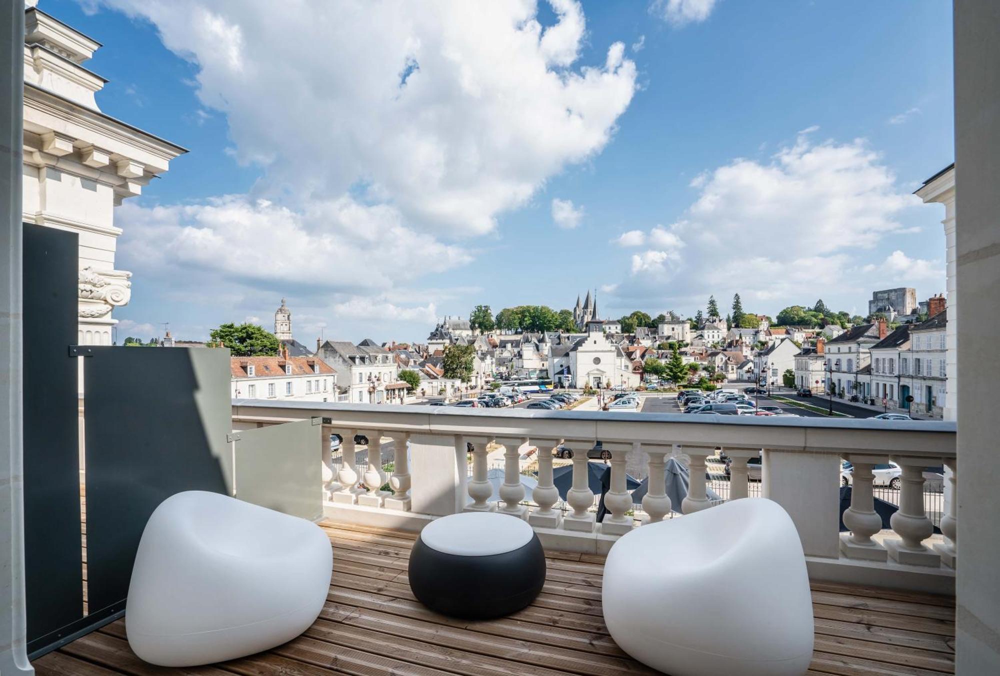 Privilege King Room Balcony City View