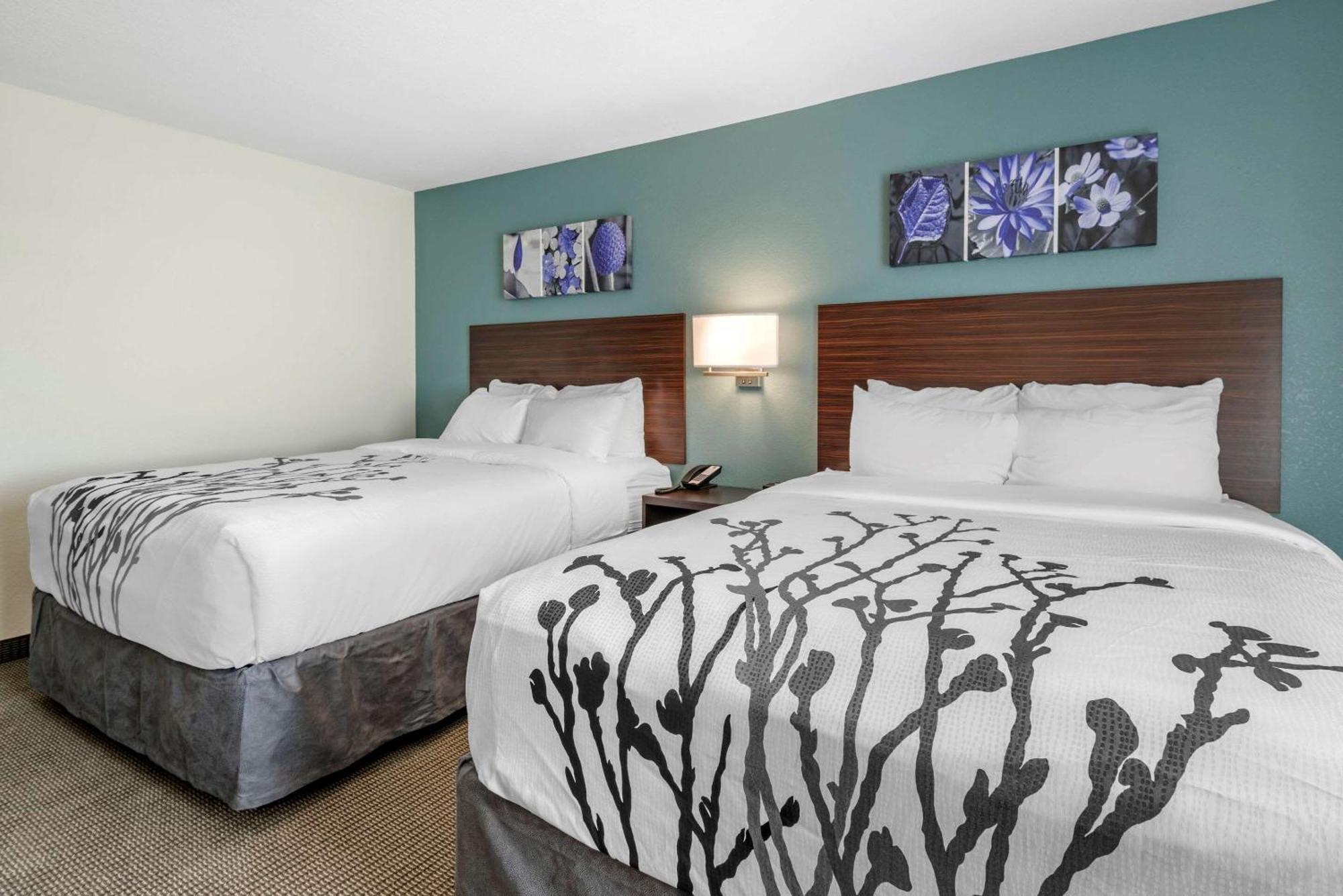 Standard Queen Room with Two Queen Beds - Non-Smoking