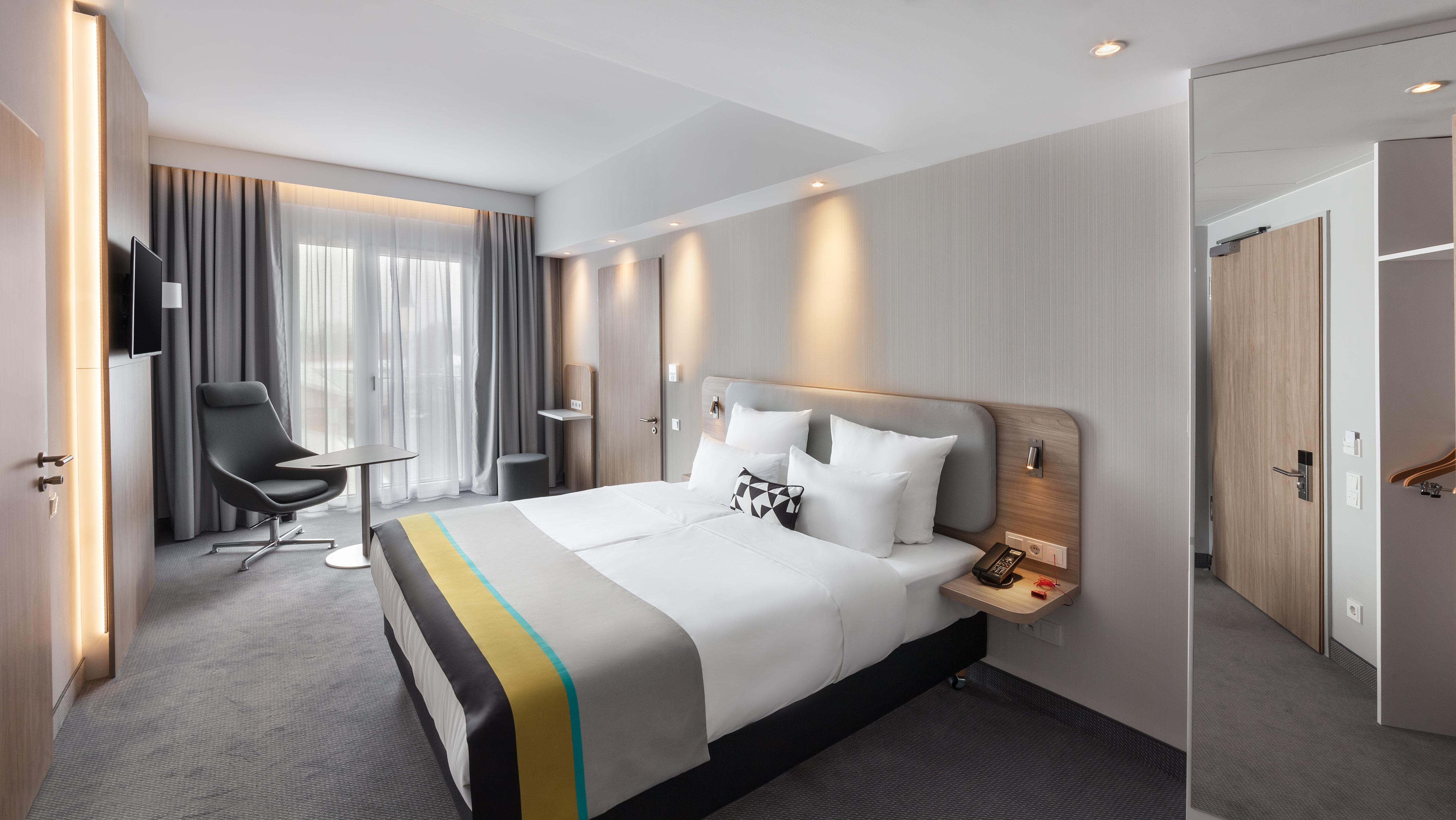 Standard Queen Room Accessible
