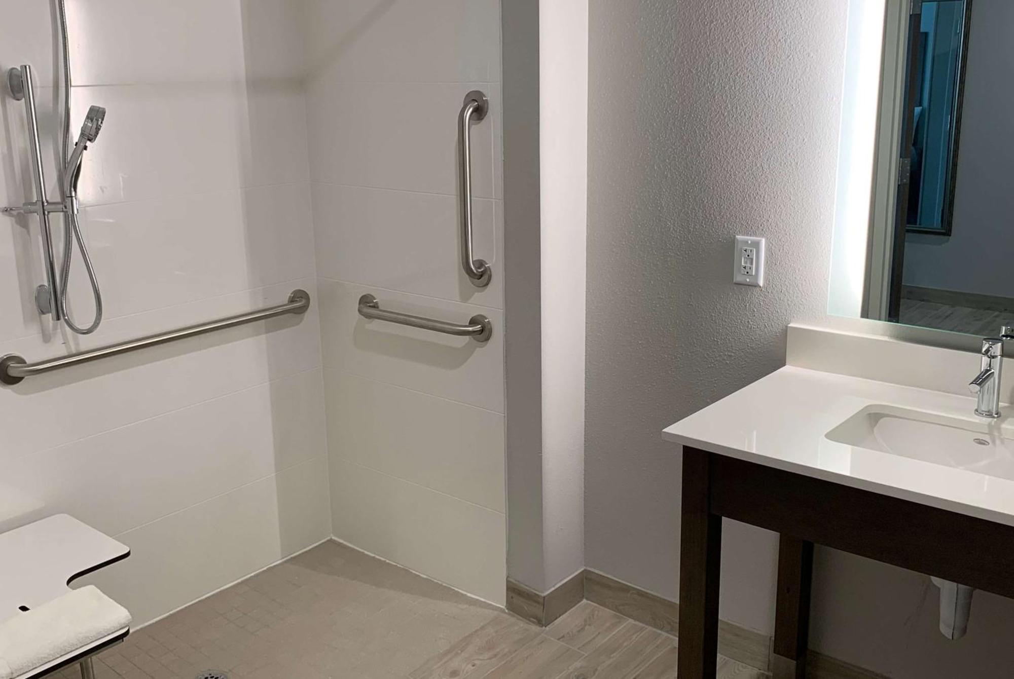 King Suite with Sofa Bed - Mobility Access/Non-Smoking