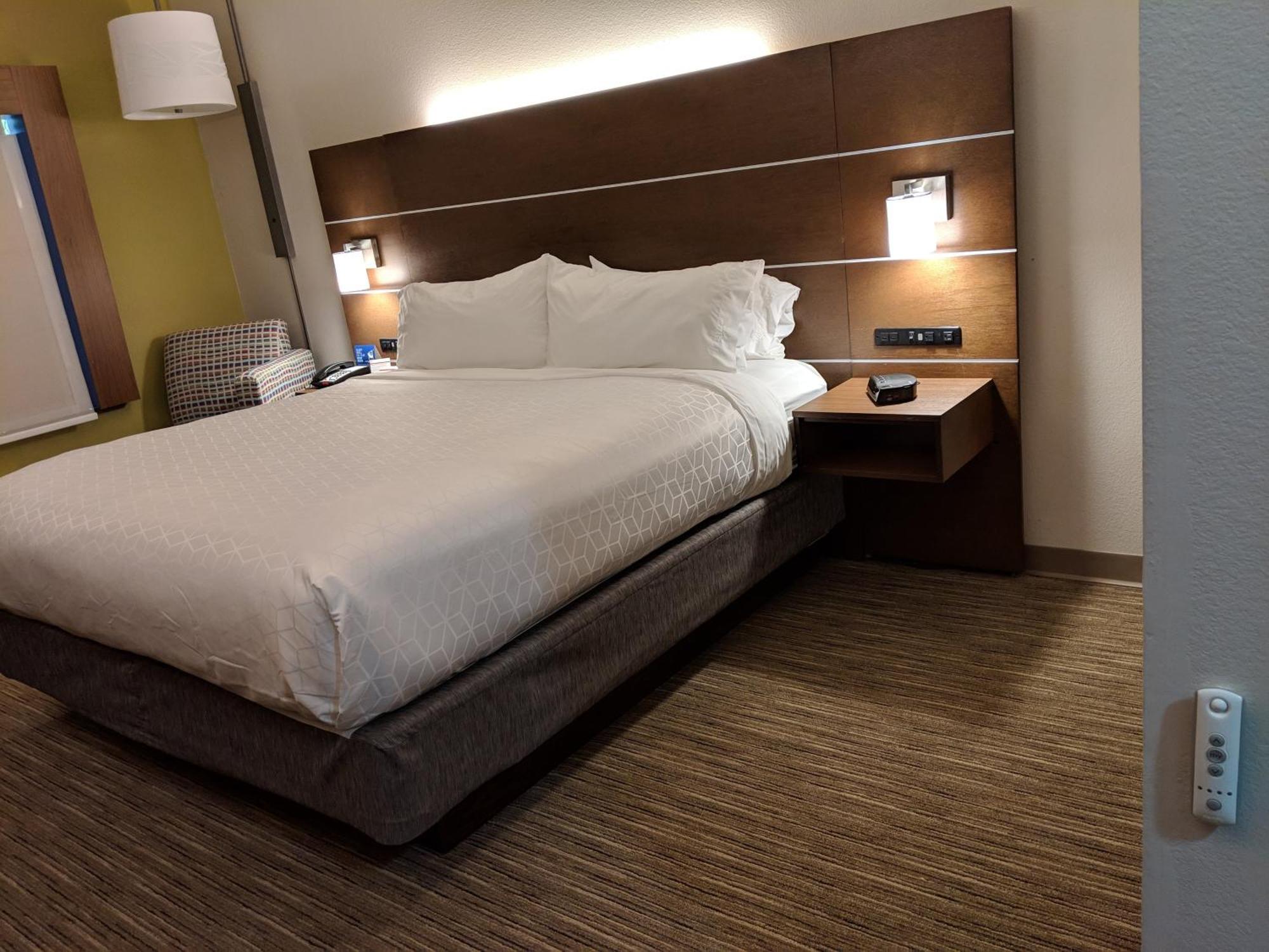 King Room with Roll-In Shower - Disability Access