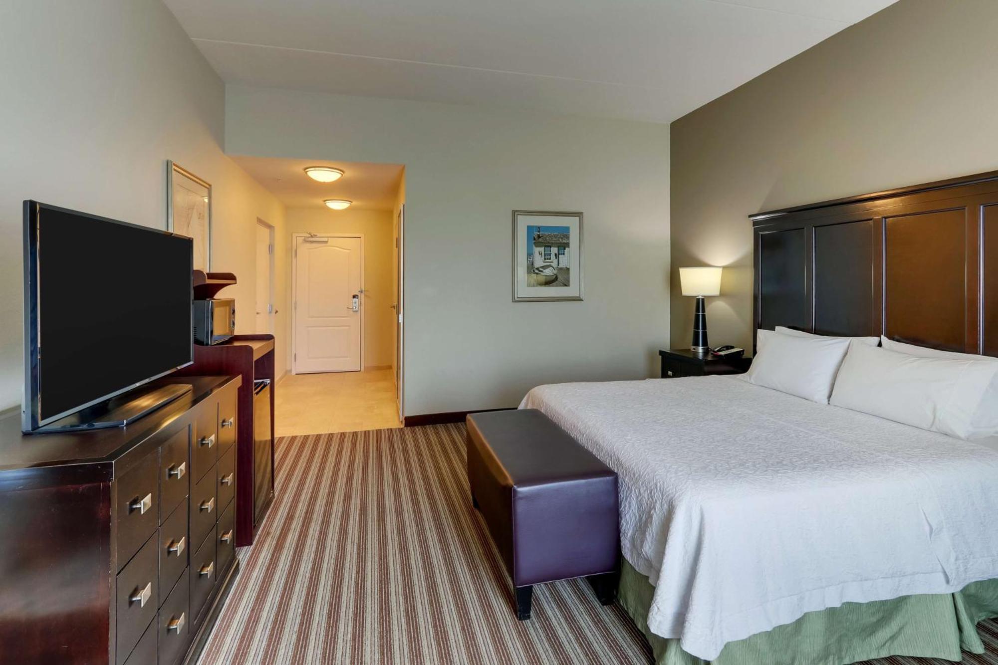 King Room with Accessible Tub - Mobility and Hearing Access/Non-Smoking