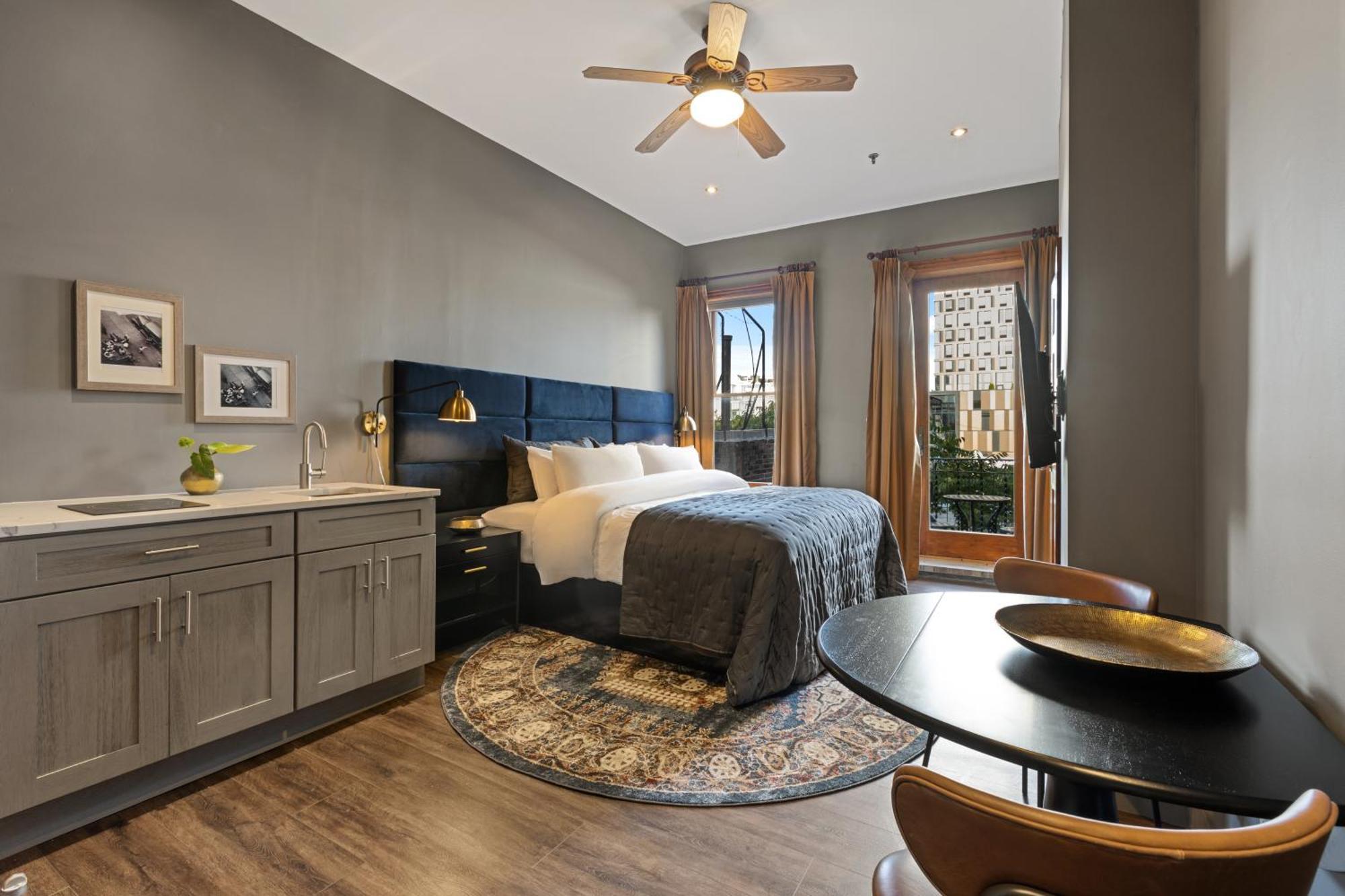 Pied-à-Terre Zimmer mit Gemeinschaftsbalkon