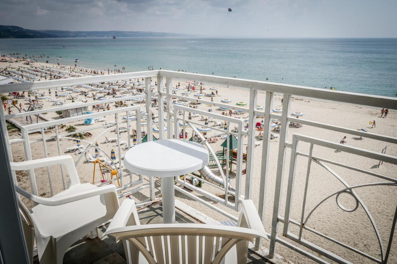 Double or Twin Room Sea View