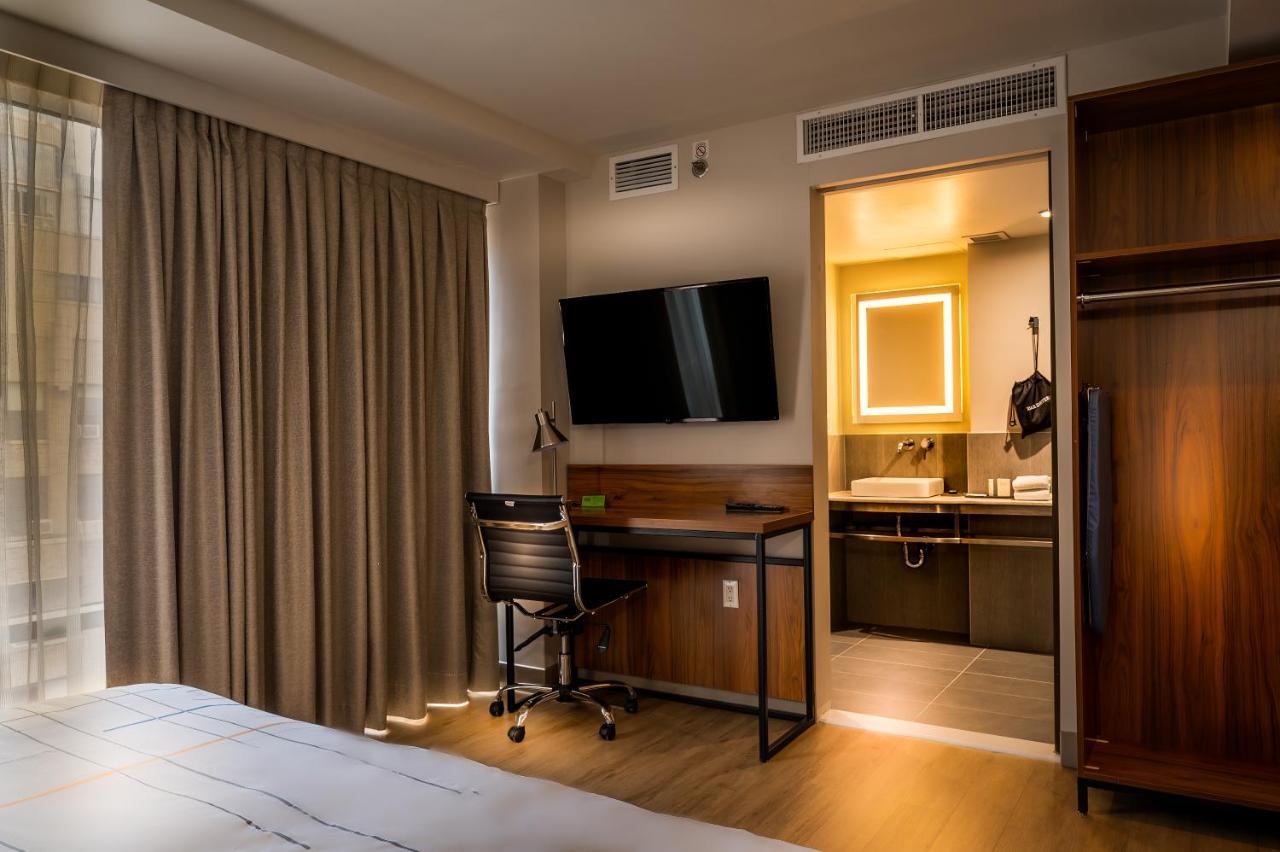 1 King Bed Premier Room Non-Smoking