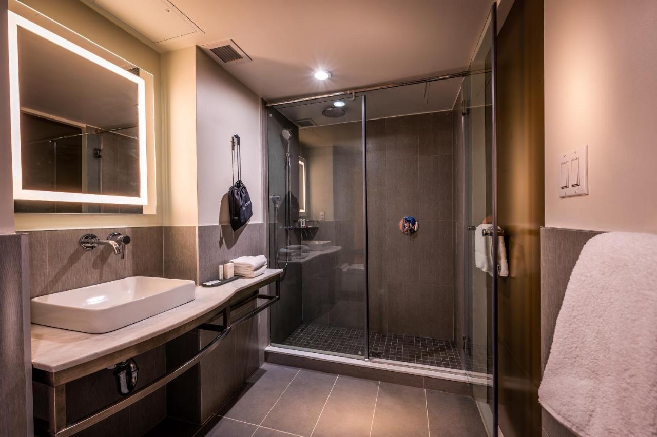 1 King Bed Premier Room Non-Smoking