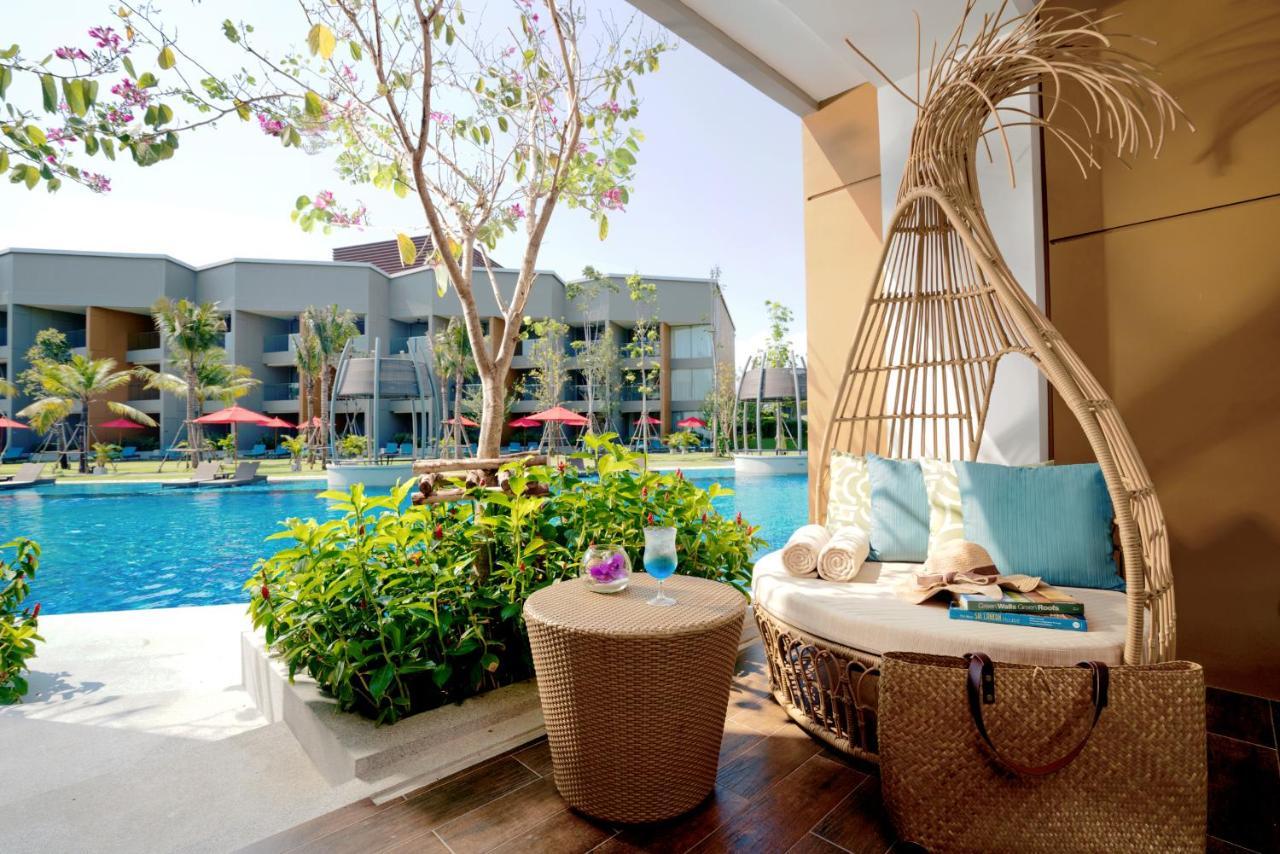 AVANI Deluxe Pool Access Room