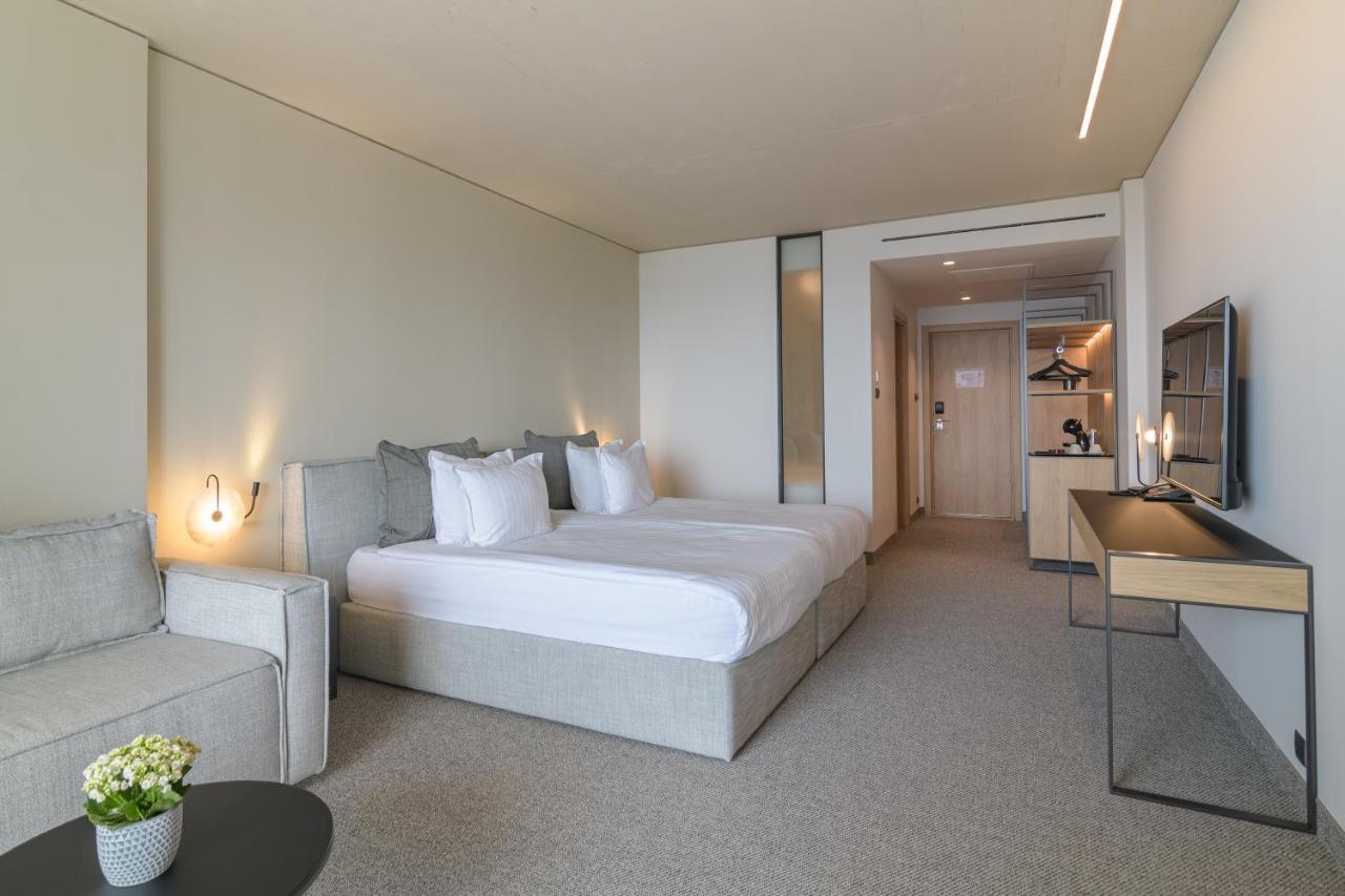 Executive Twin Room with Sea View and unlimited access to Health Spring Spa
