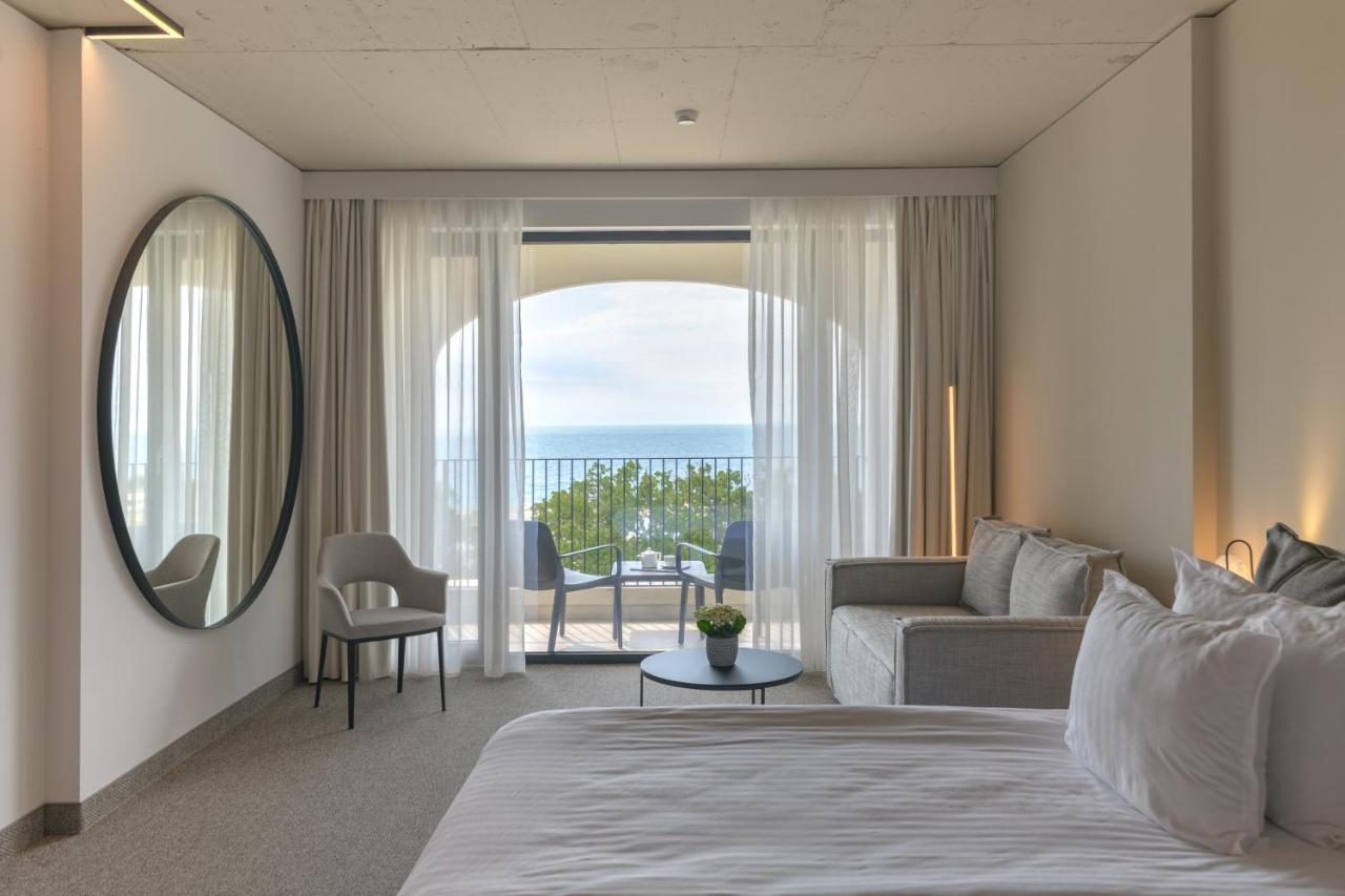 Superior Twin Room with Balcony and Sea View and unlimited access to Health Spring Spa