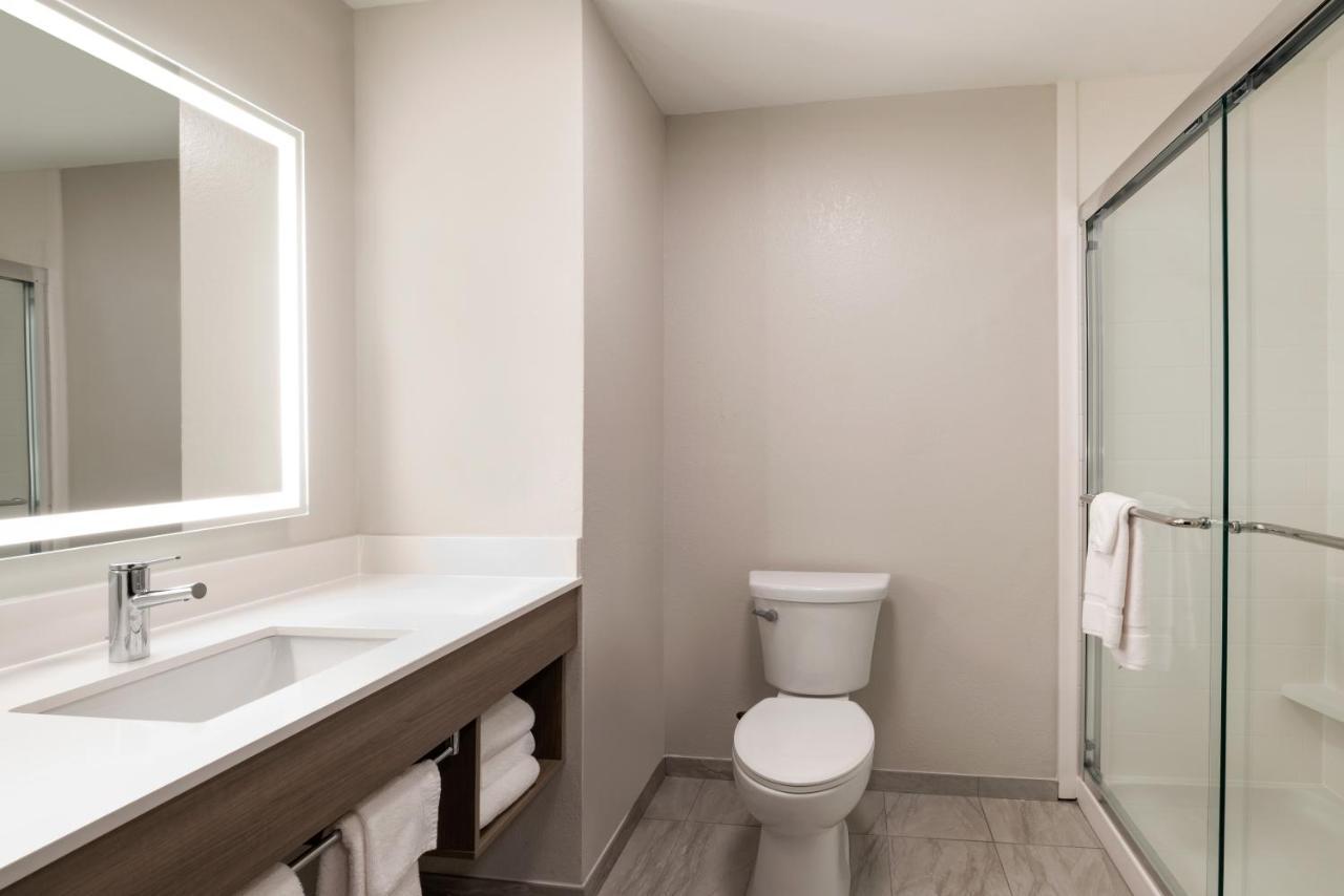 Queen Suite with Two Queen Beds and Dining Area