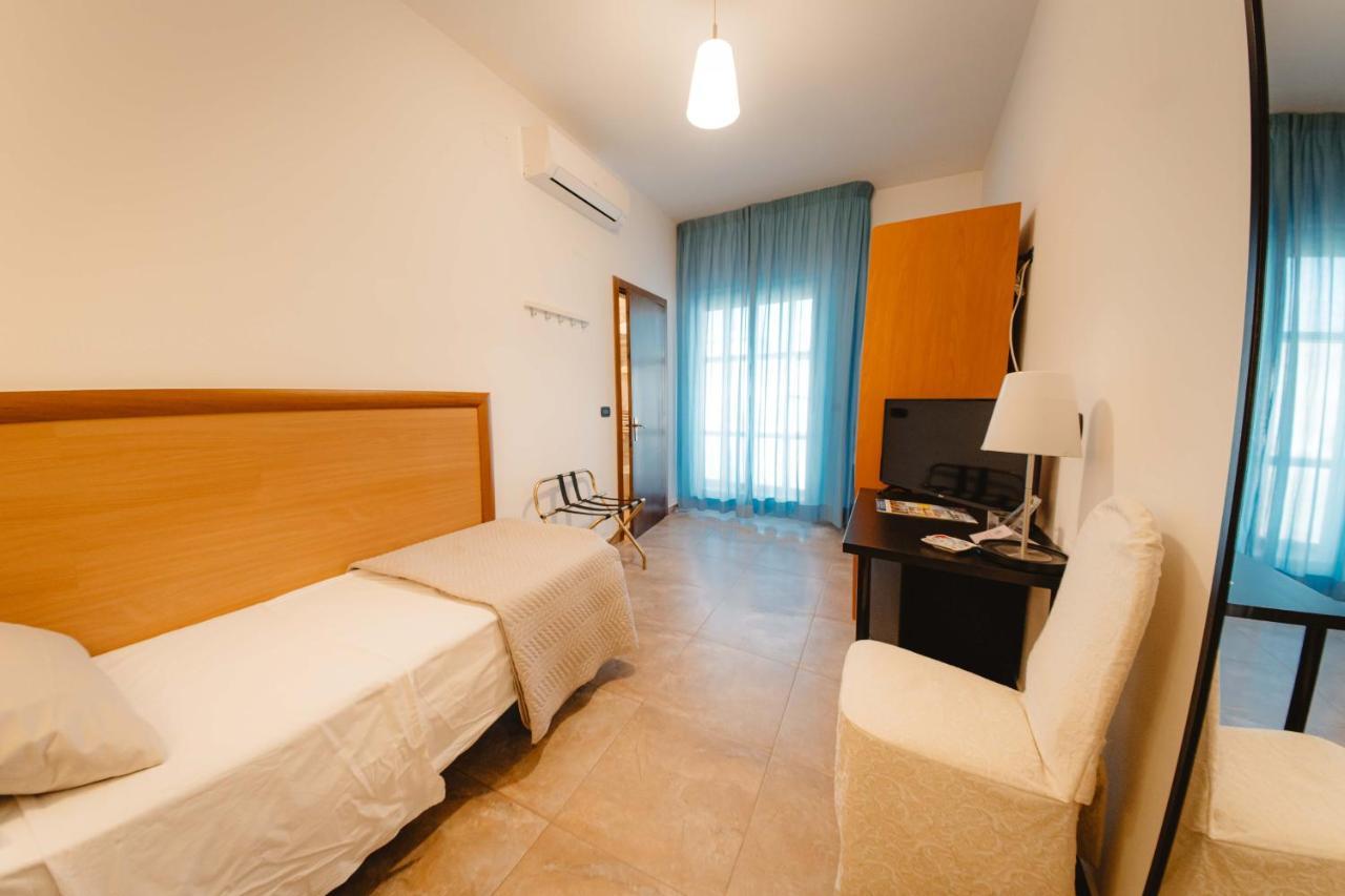 Single Room,1300803829:JPEG