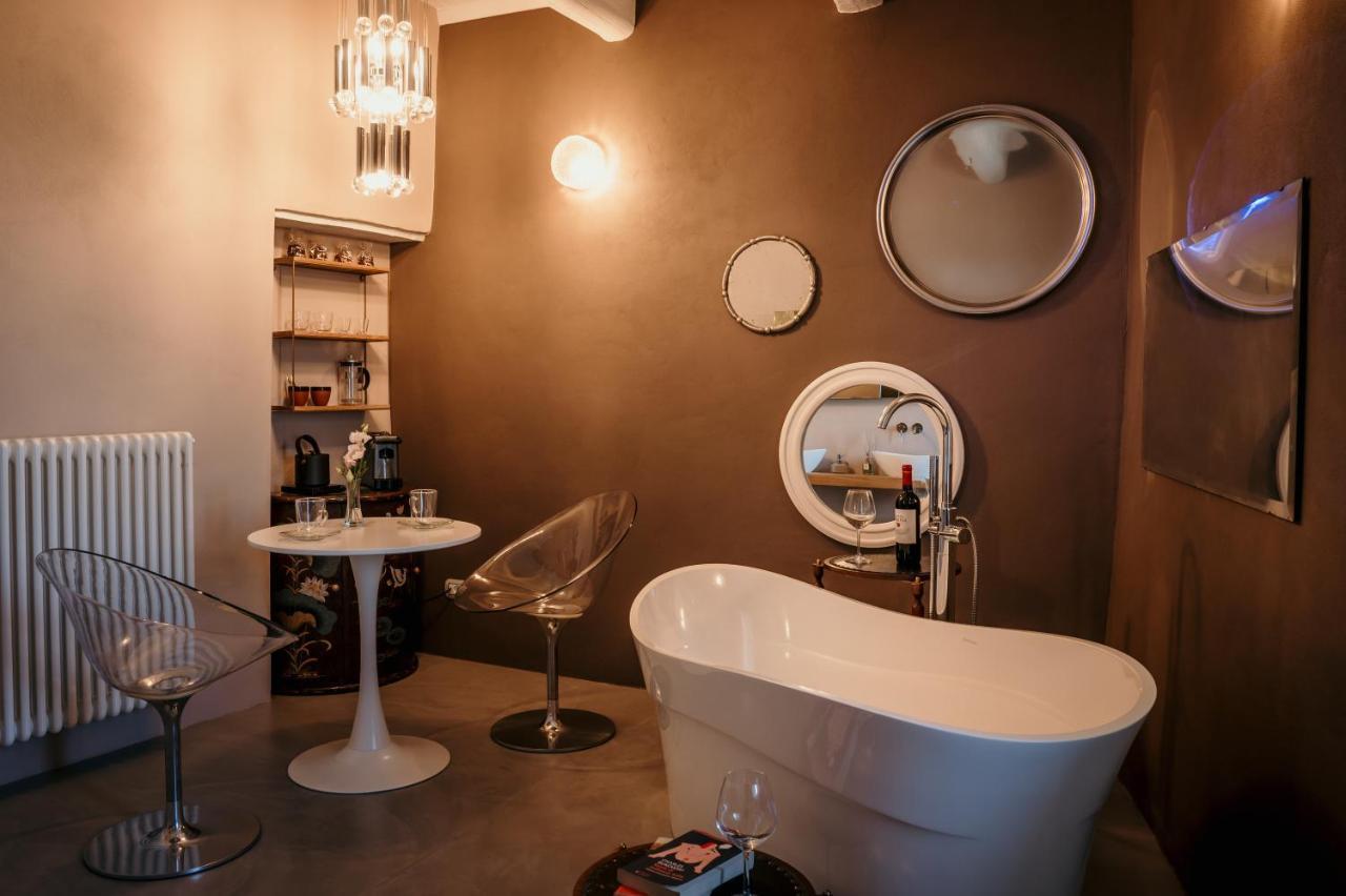 Deluxe Double Room Bath