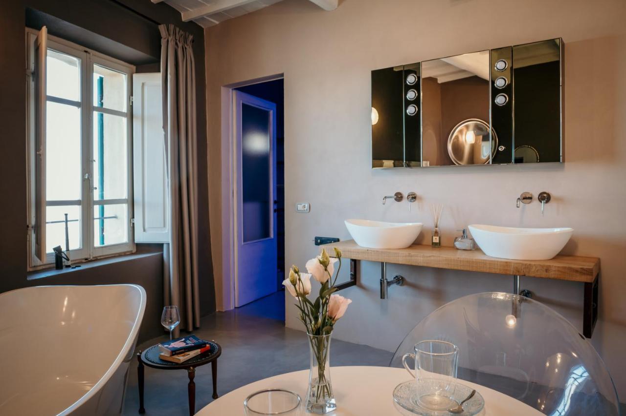 Deluxe Double Room Bath