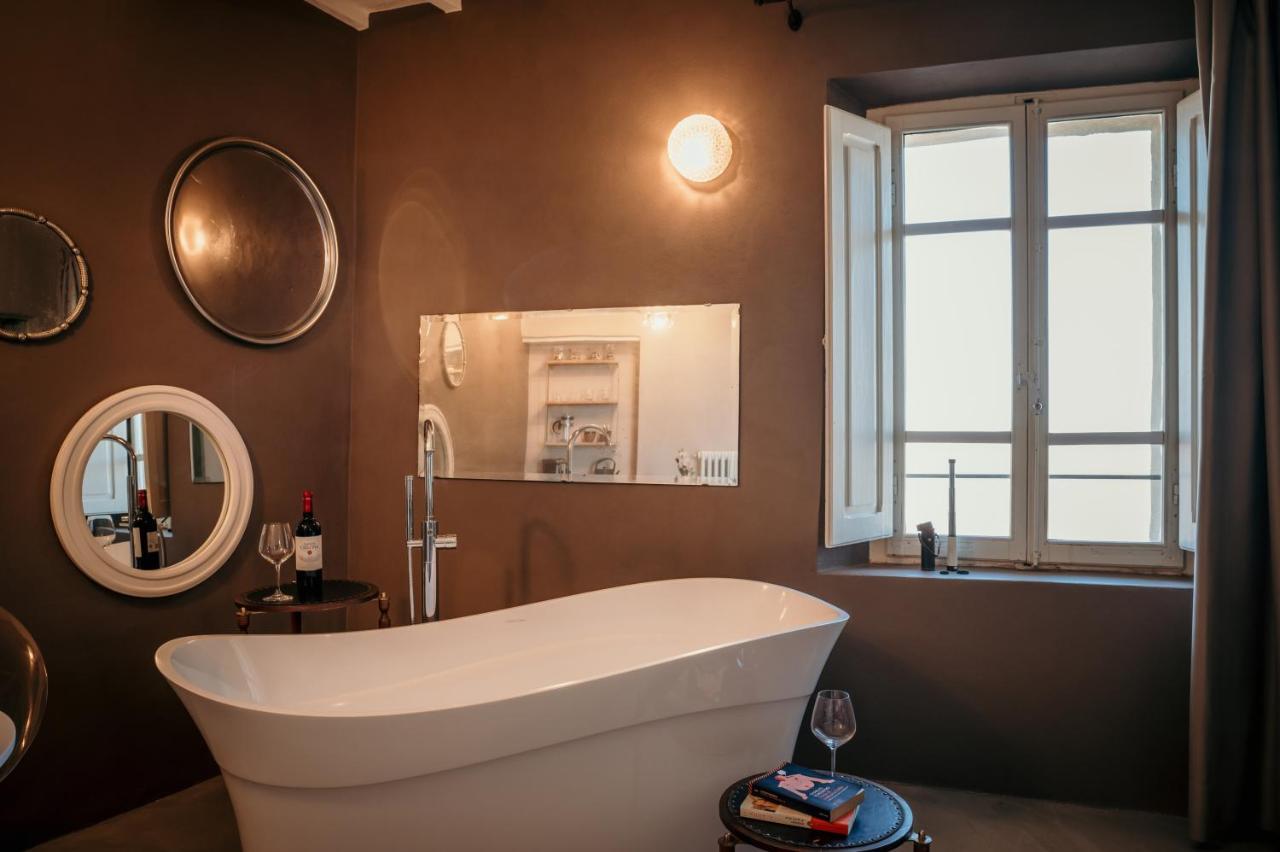 Deluxe Double Room Bath