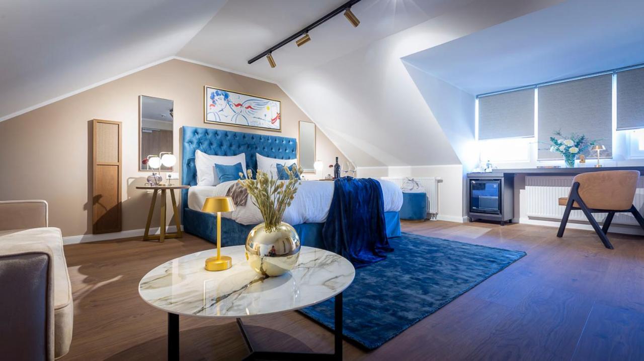 Large Double Room,1298077489:JPEG