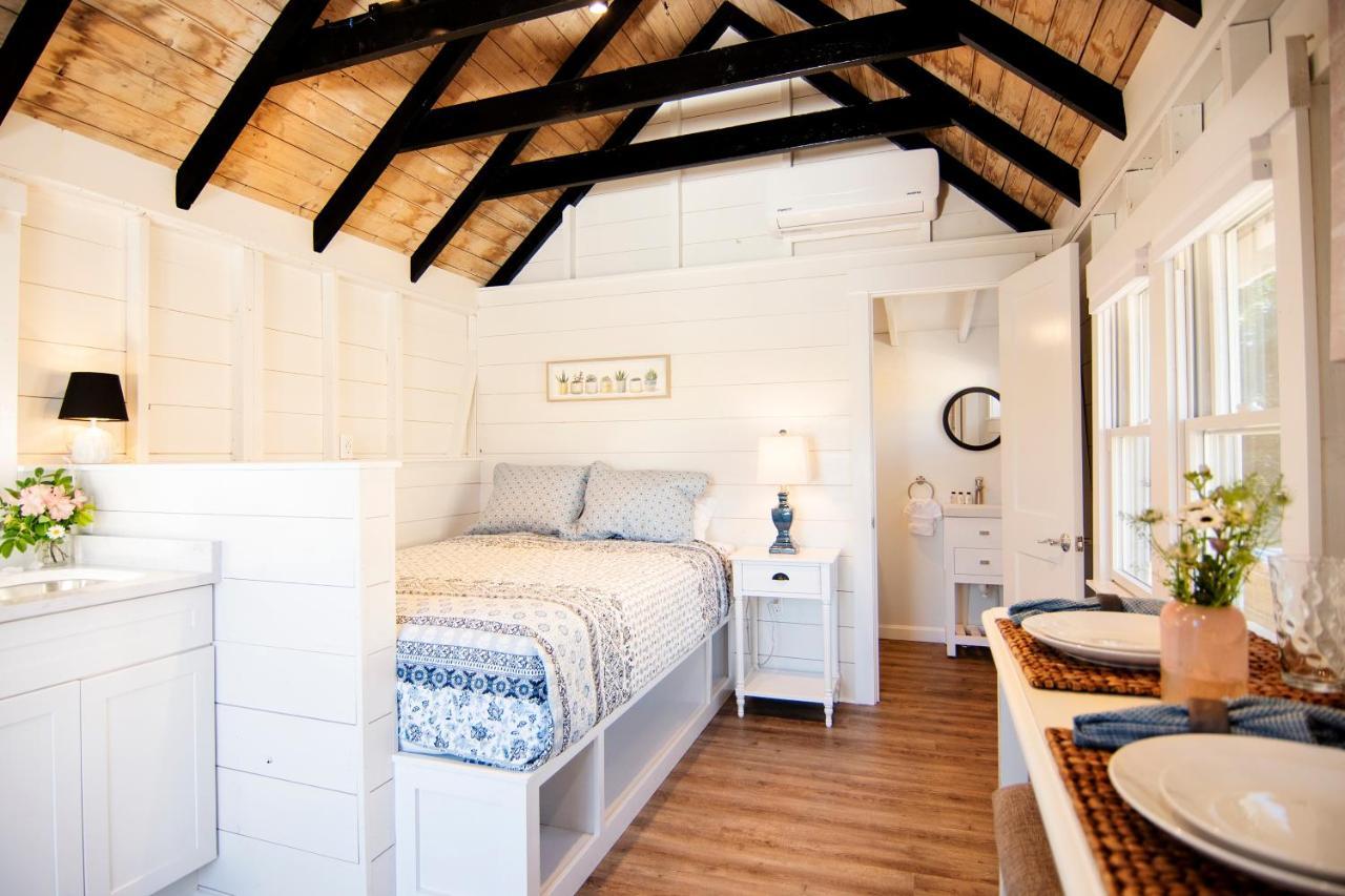 Studio Cottage – Queen Bed