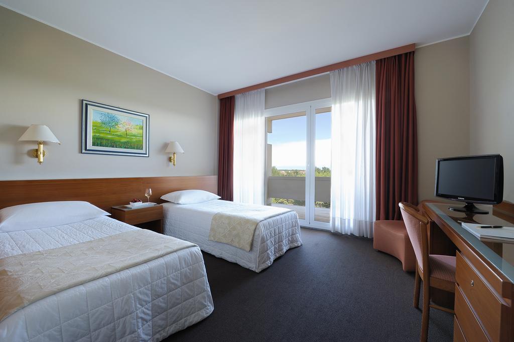 Double or Twin Room Spa Access,130434973:JPEG