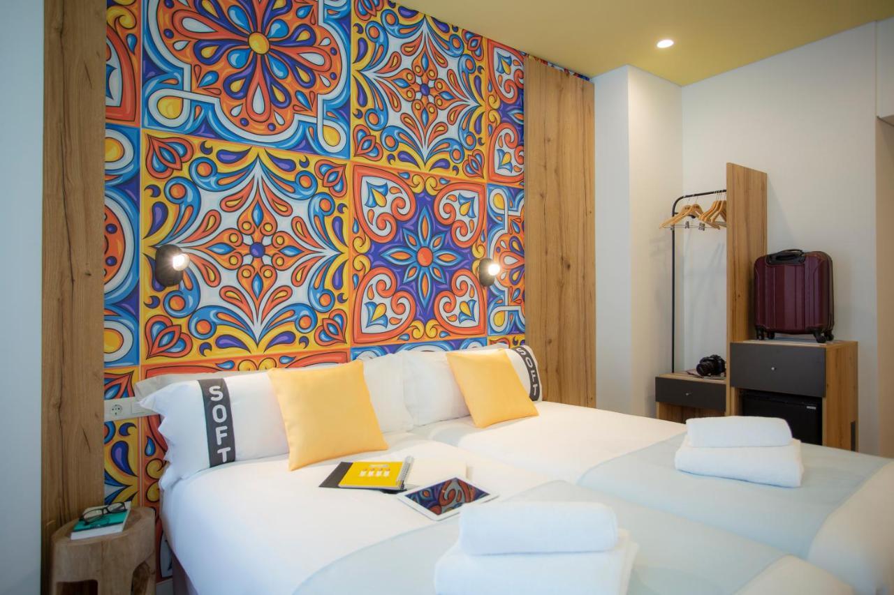 Twin Room,1593912097:JPEG
