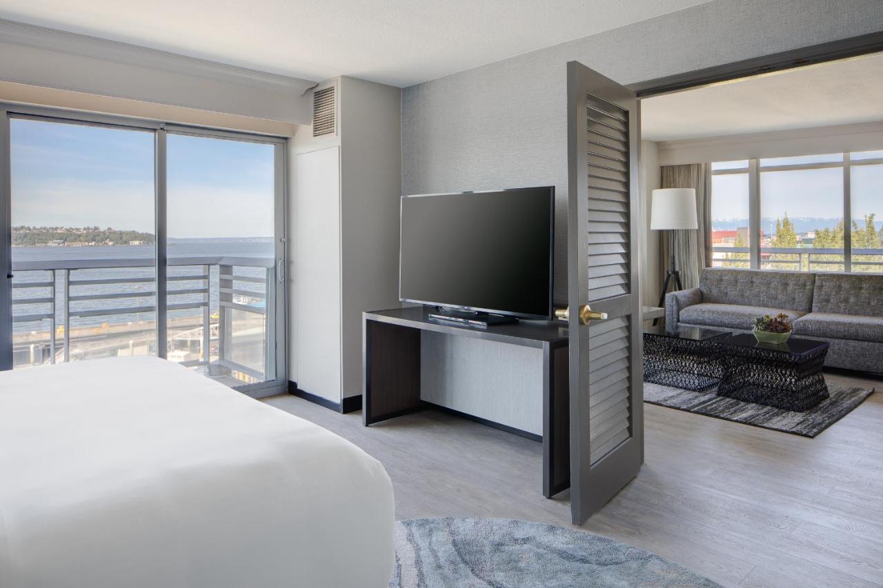 1 Bedroom Junior Suite, 1 King, Sofa bed, Water view