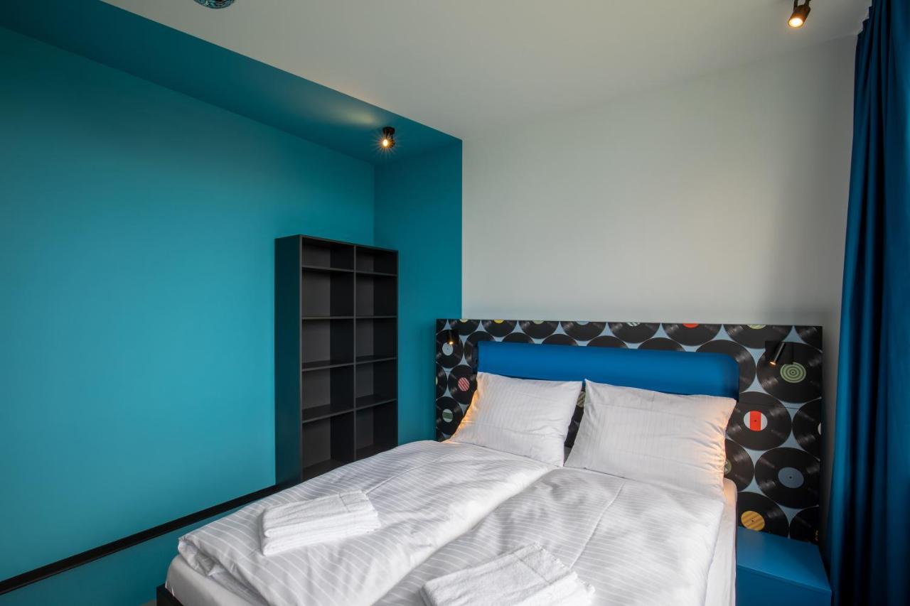 Double Room for Single Use
