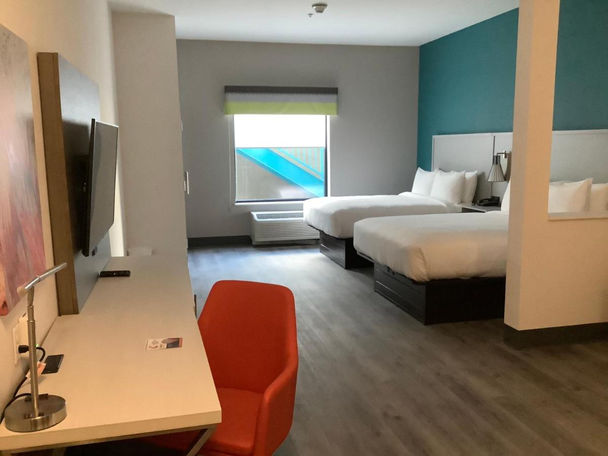 Queen Suite with Two Queen Beds - Non Smoking