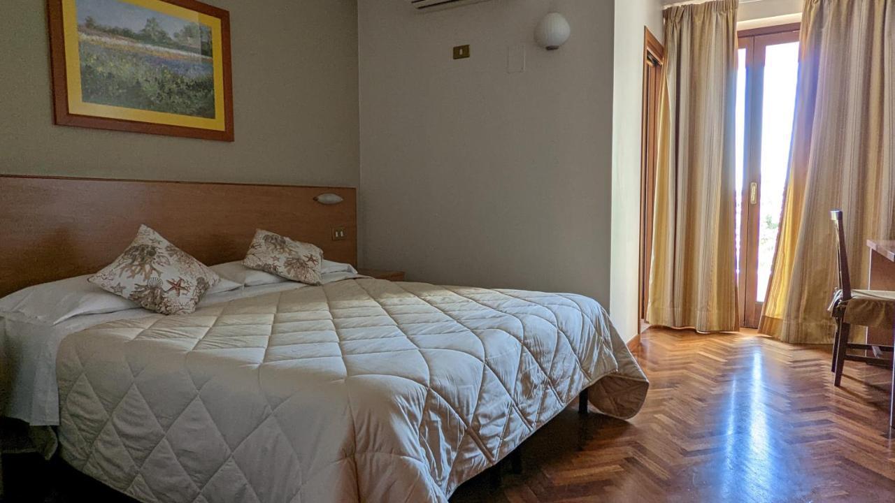 Double or Twin Room,11452173:JPEG