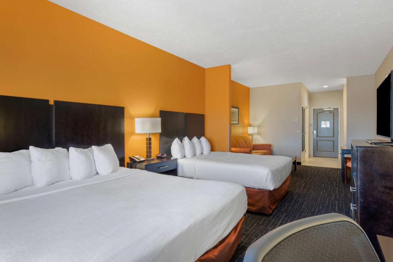 King Suite One King Bed One Queen Bed Non-Smoking