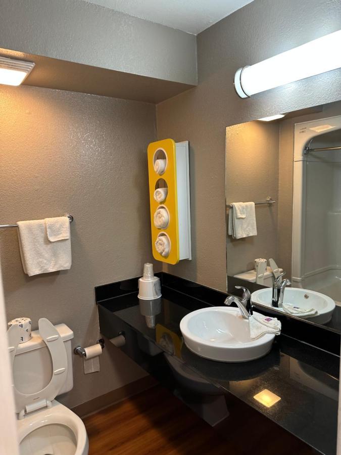Queen Room - Non-Smoking
