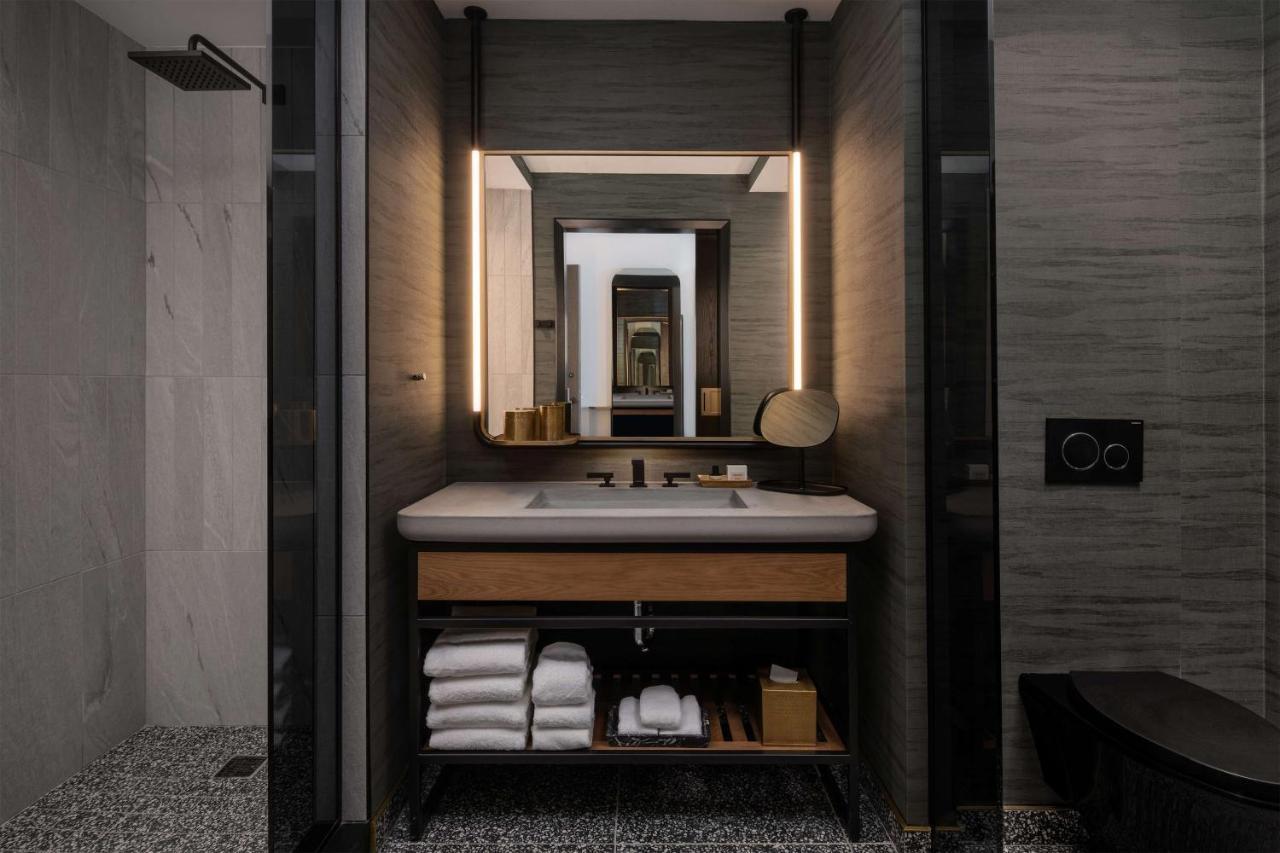 Chambre Lit King-Size - Vue sur Piscine