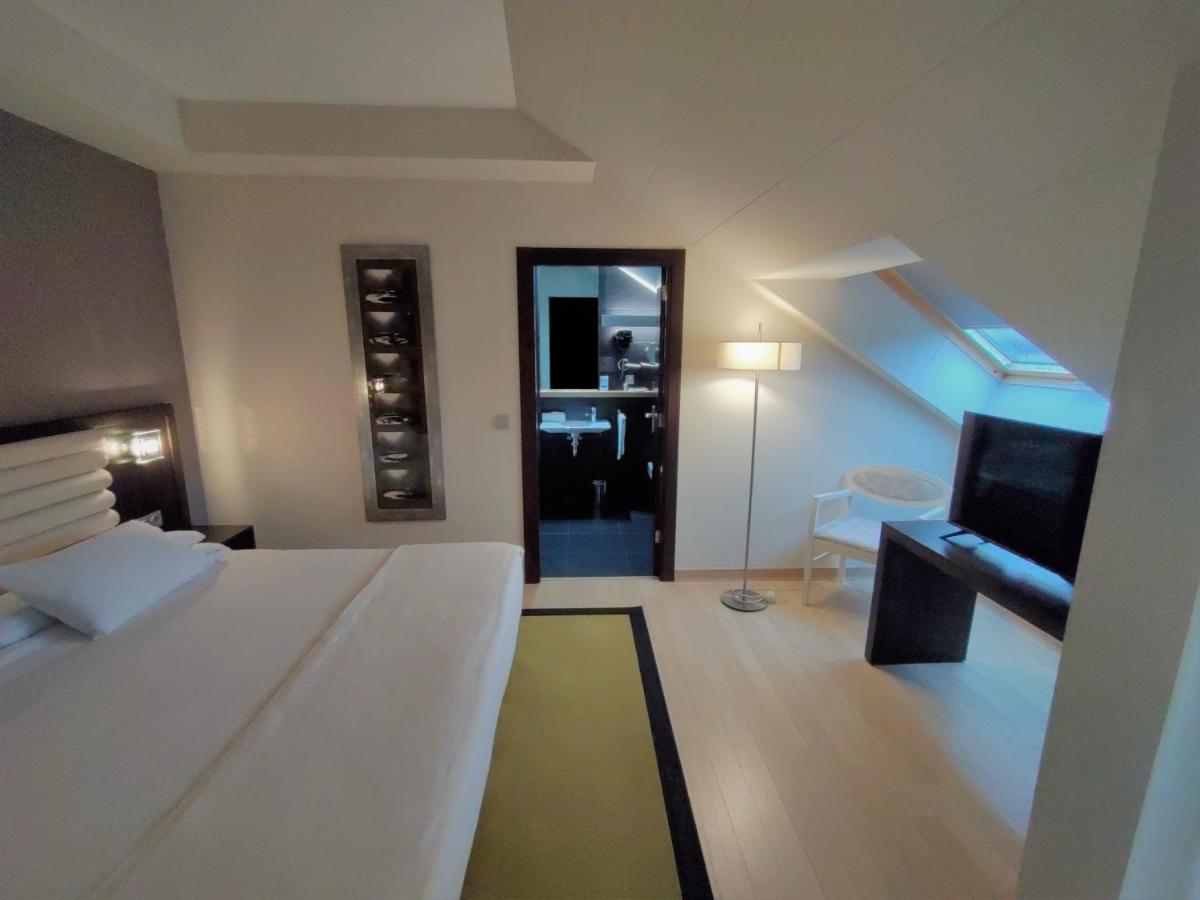Premium King Room without spa access