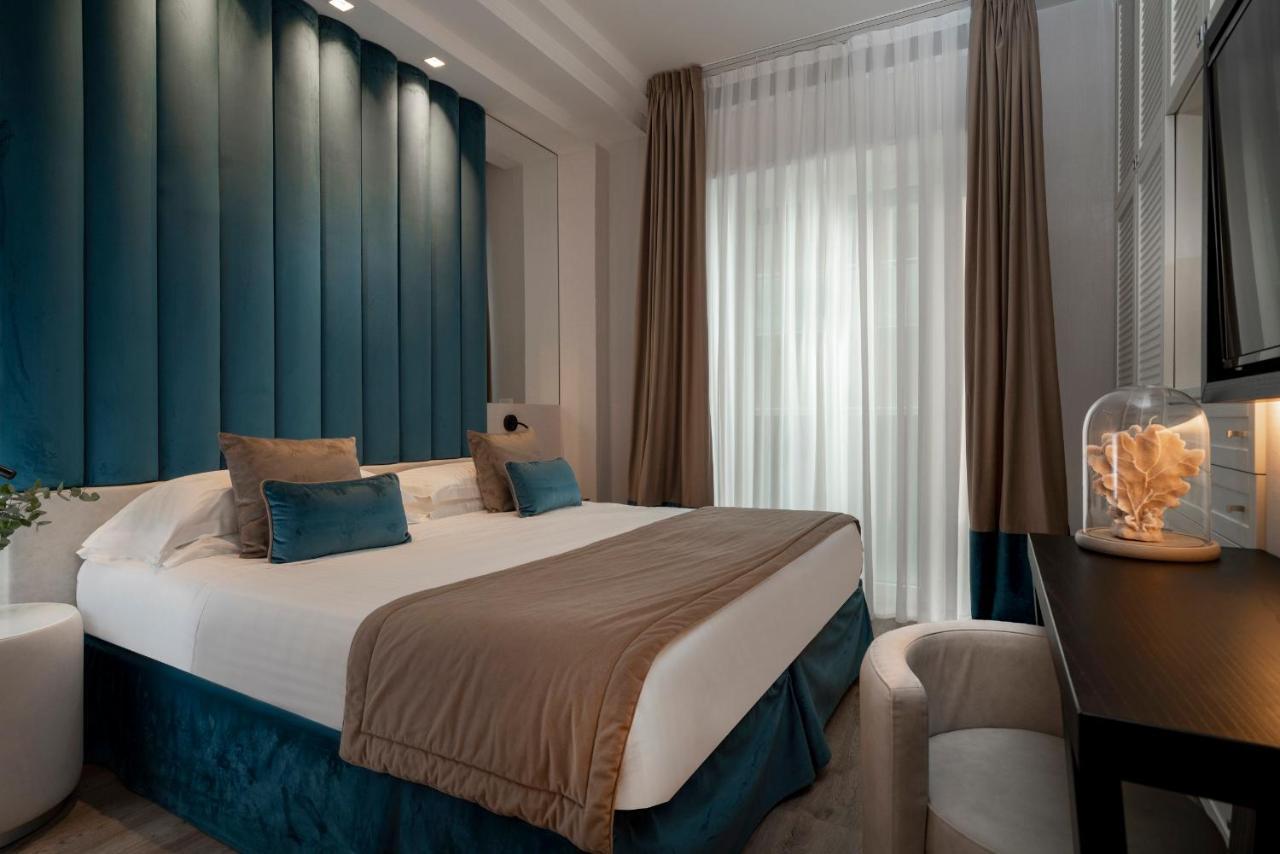 Classic Plus Doppelzimmer mit Balkon und teilweisem Meerblick
