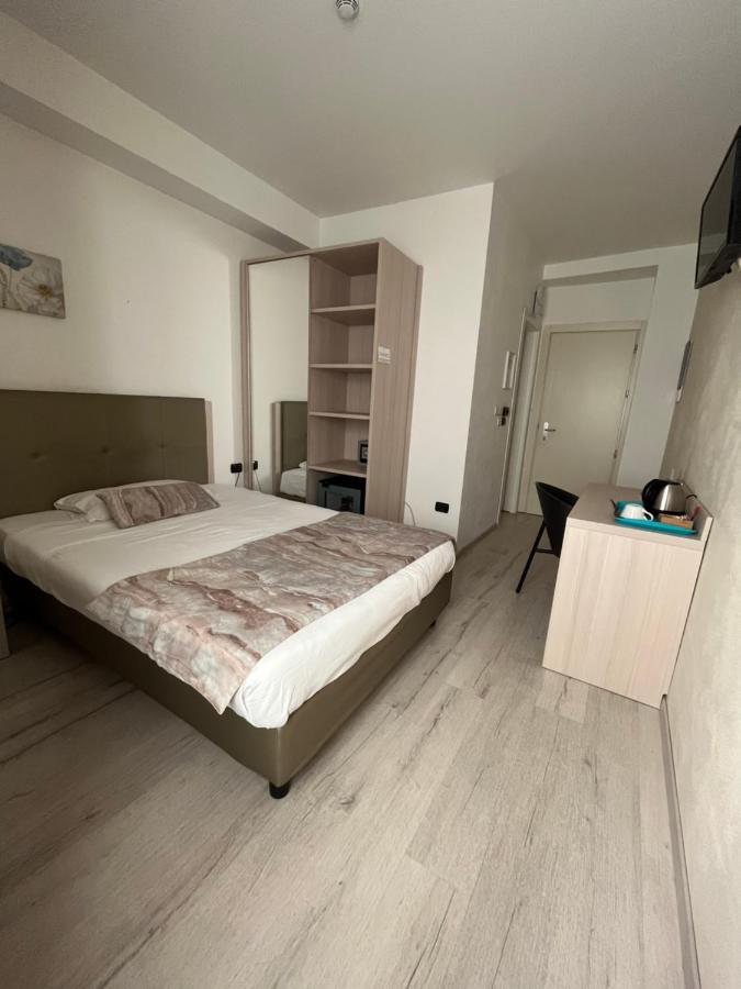 Small Double Room,1379333924:JPEG