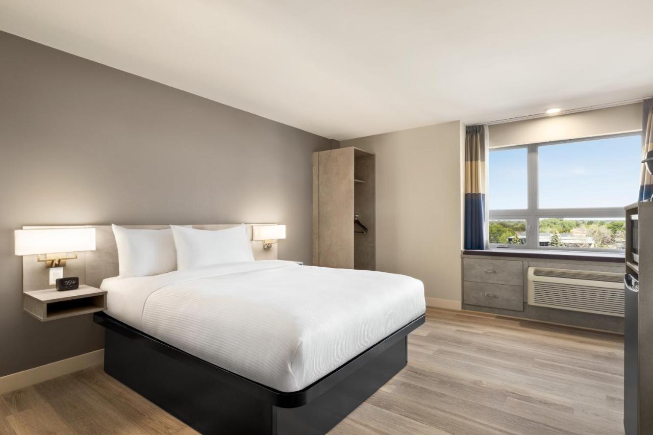 1 Queen Bed Mobility Accessible Room Roll Shower Non-Smoking,1316583220:JPEG