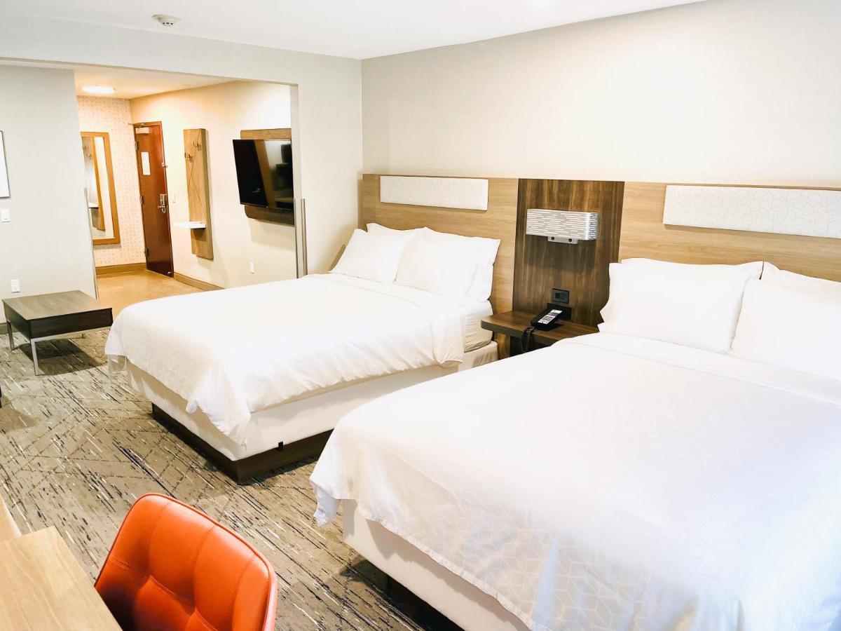Standard Room with Two Queen Beds