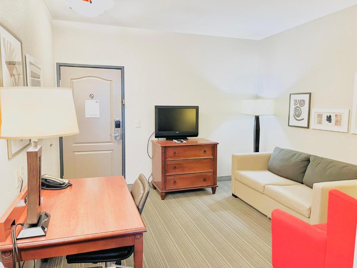 One-Bedroom Suite with Two Queen Beds - Non-Smoking