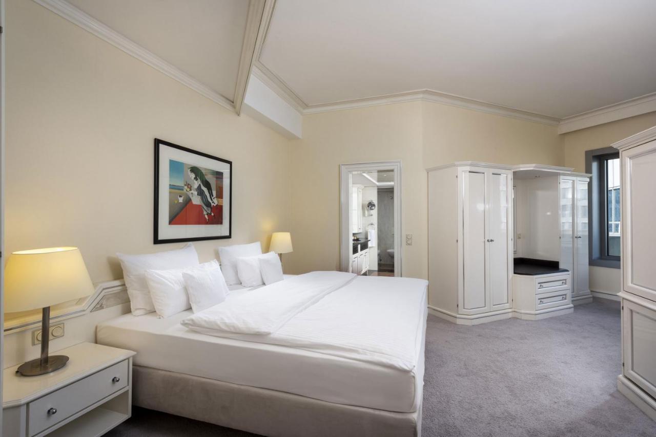 Executive Suite,1318991938:JPEG