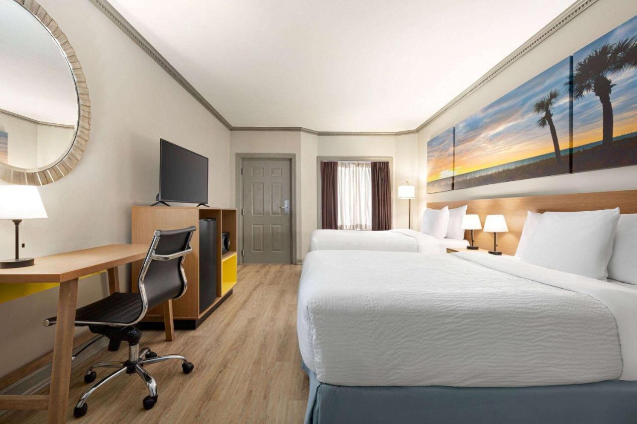 Double Room Two Double Beds Bath Tub Mobility Accessible or Non-Smoking