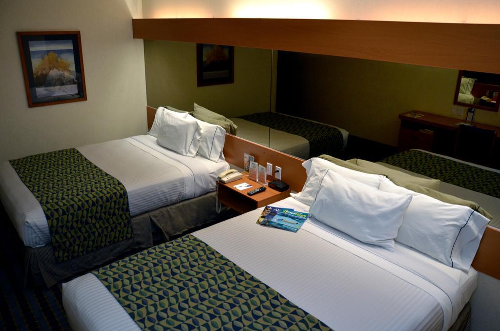 Queen Room with Two Queen Beds - Non-Smoking