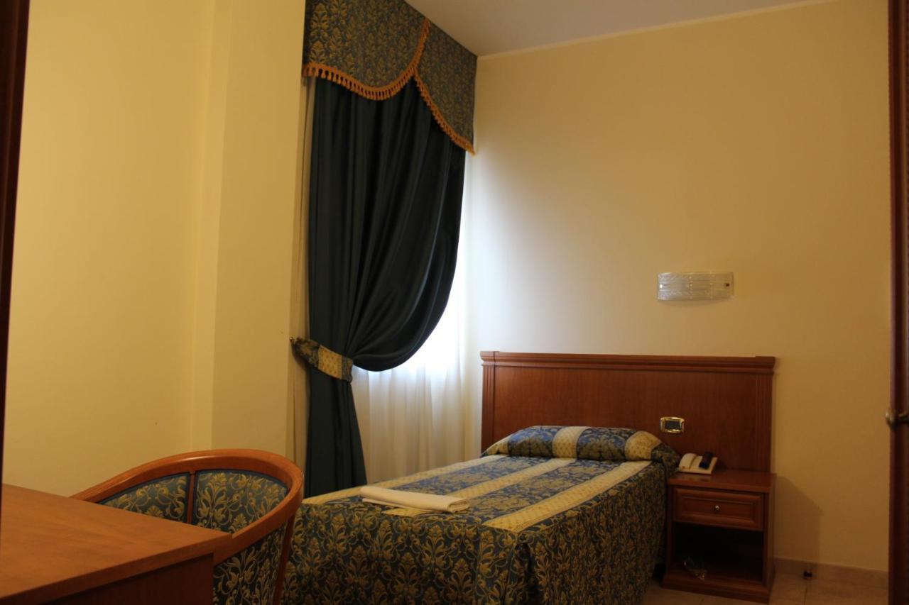 Standard Single Room,1351758706:JPEG