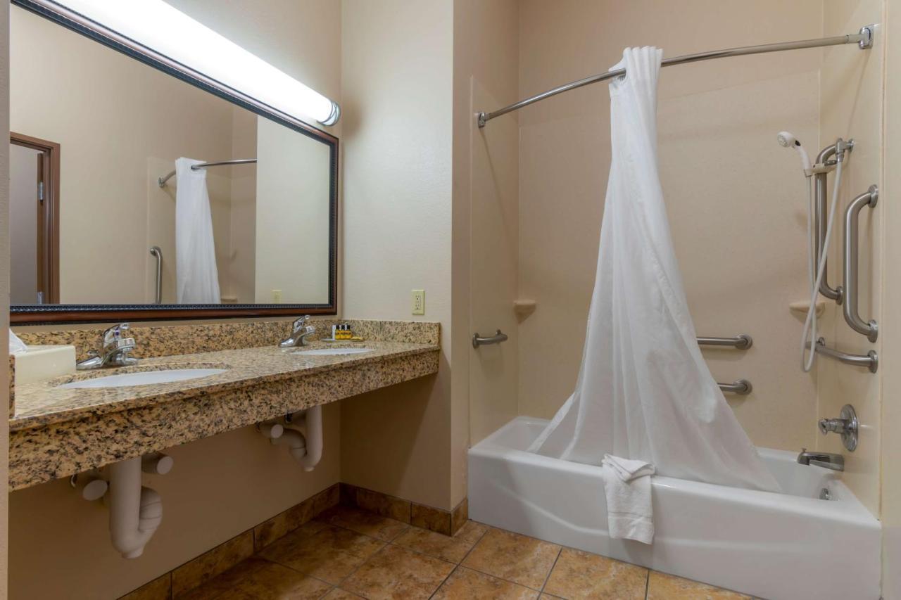 King Room with Bath Tub - Disability Access/Non-Smoking