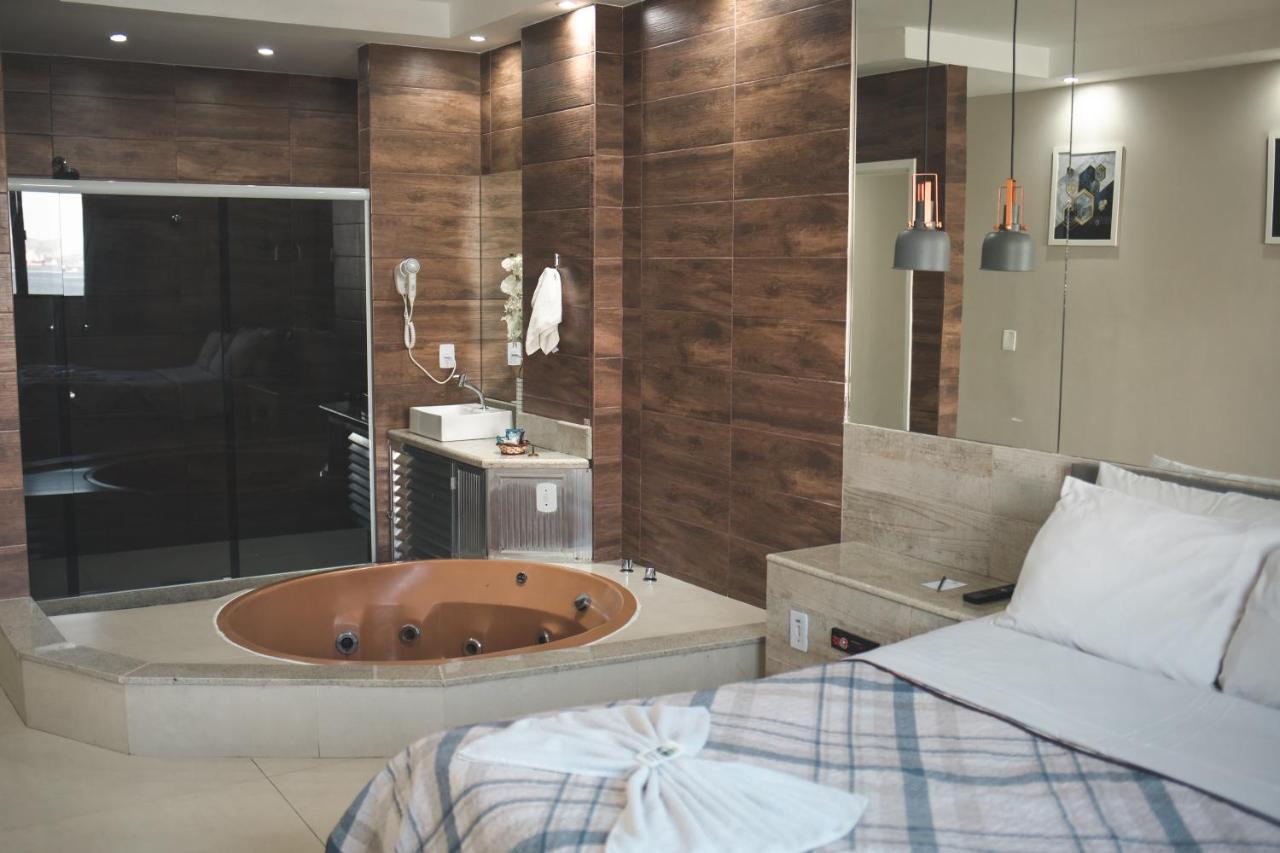 Deluxe Suite Spa Bath