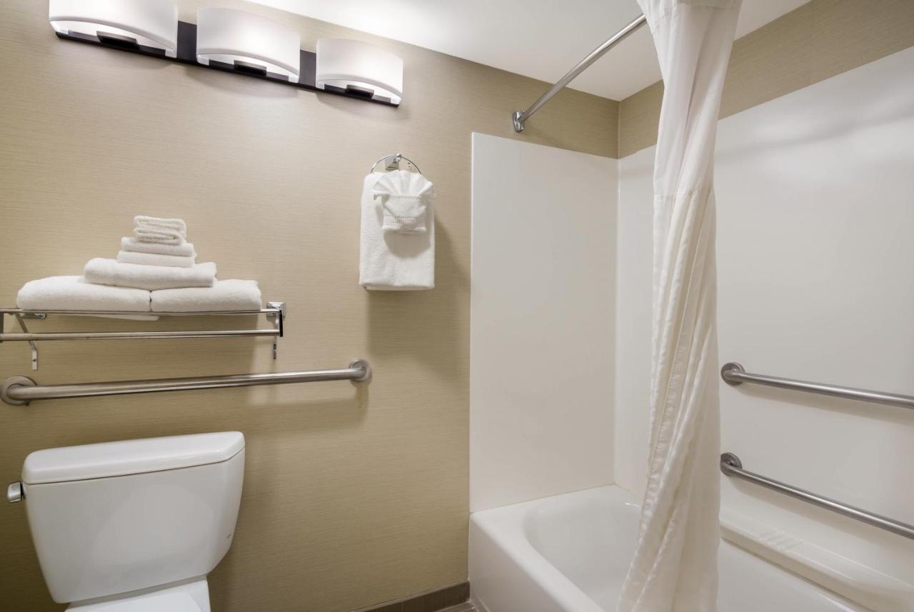 King Room Accessible Tub Accessible or Non-Smoking