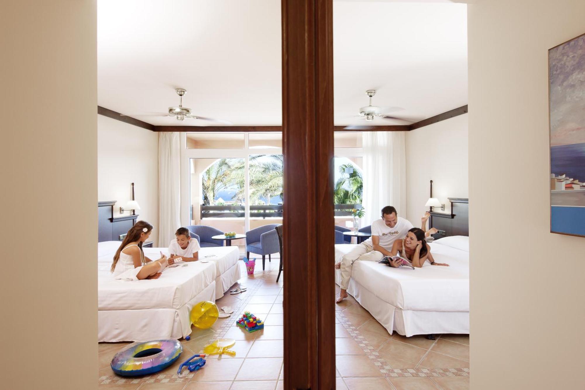 Quarto Familiar com Vista Mar (2 Adultos + 2 Crianças)