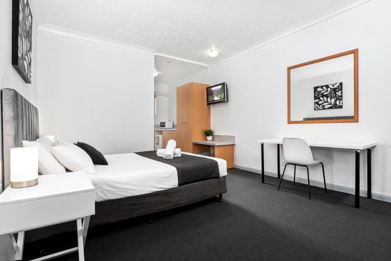 Deluxe Queen Room (Not Pet Friendly)