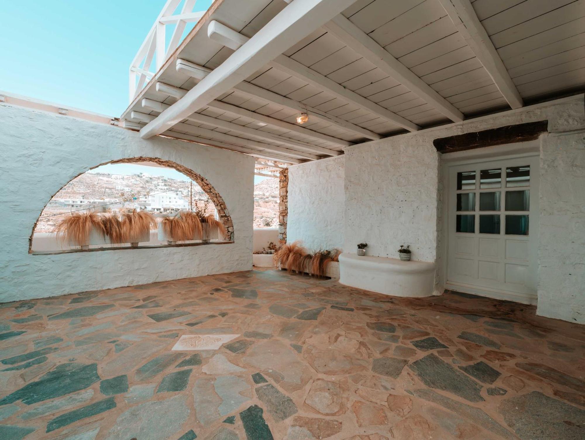 Friends & Family Suite Surrounding View