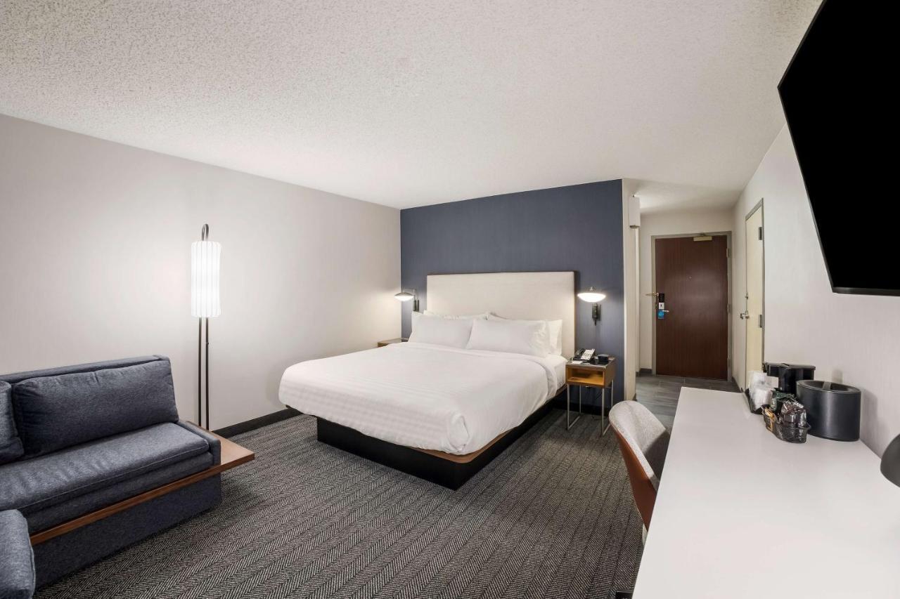 Hearing Accessible Guestroom King