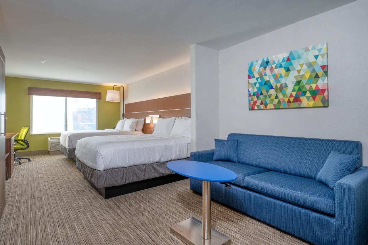 Queen Room with Two Queen Beds and Sofa Bed
