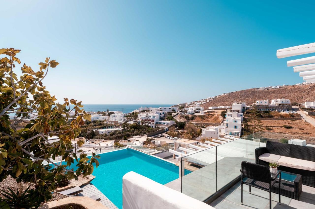 Superior Double Jetted Tub Sea View