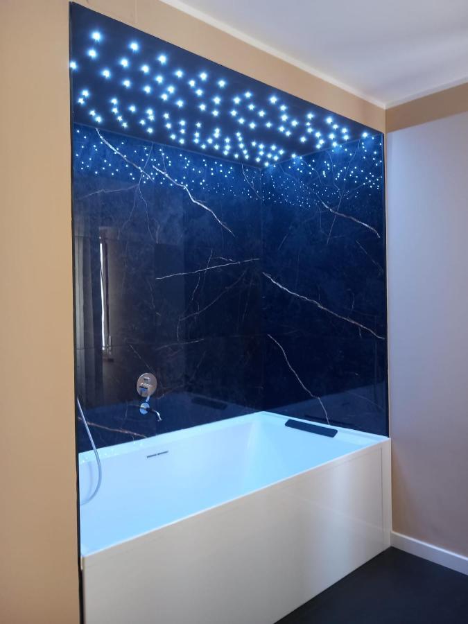 Suite Spa Bath,1329611369:JPEG