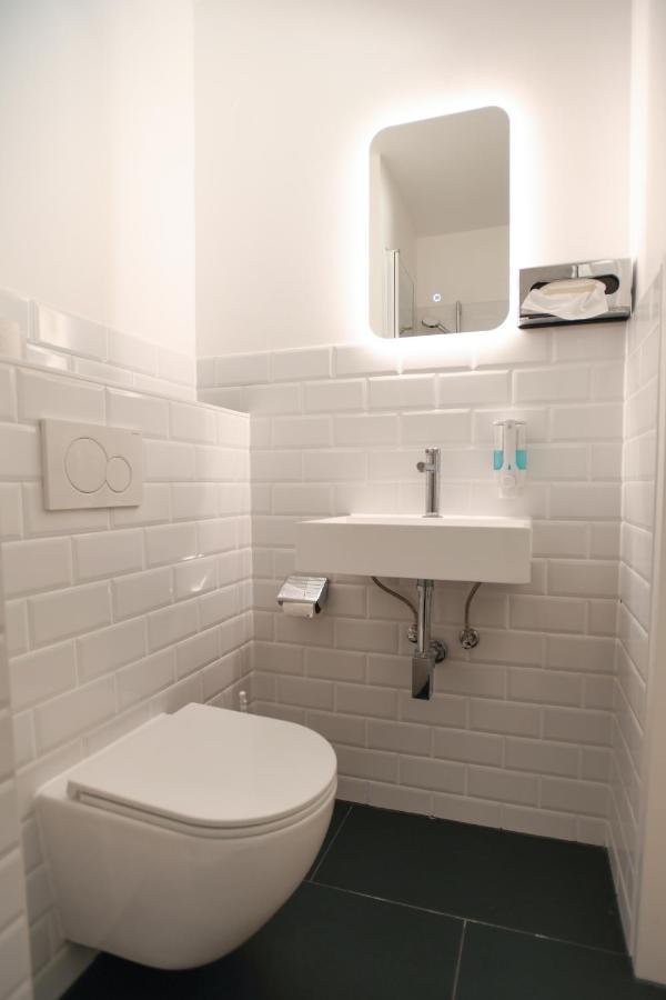 Twin Room,1329599972:JPEG